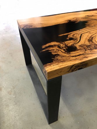 Table in epoxy resin in solid oak / black resin / black steel frame