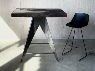 Table with metal foot