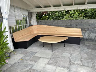 Corner bench in solid larch