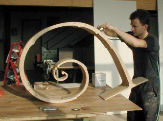 Etagère en spirale, cerisier massif